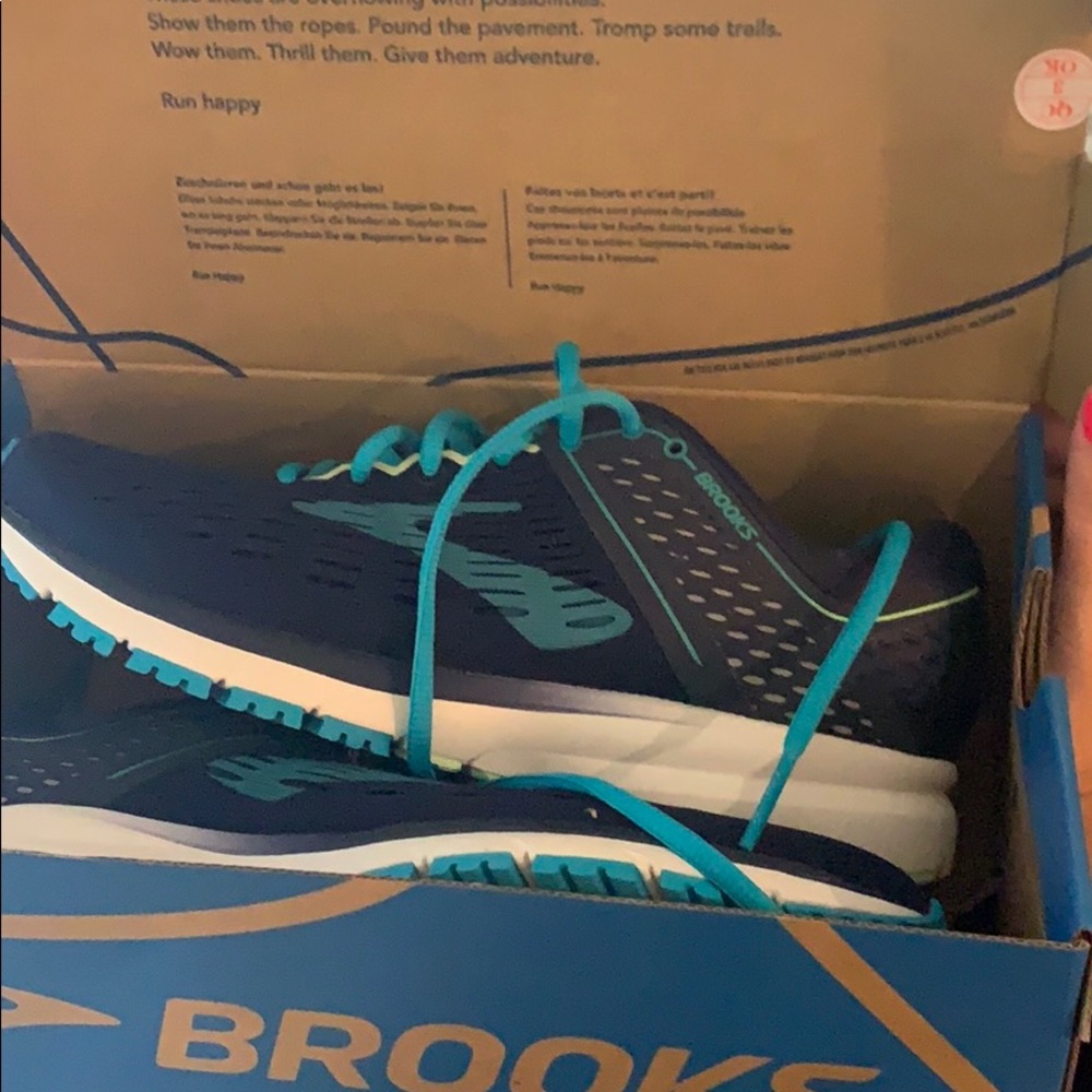 Brooks Ravenna 9 size 8. Brand new in box.